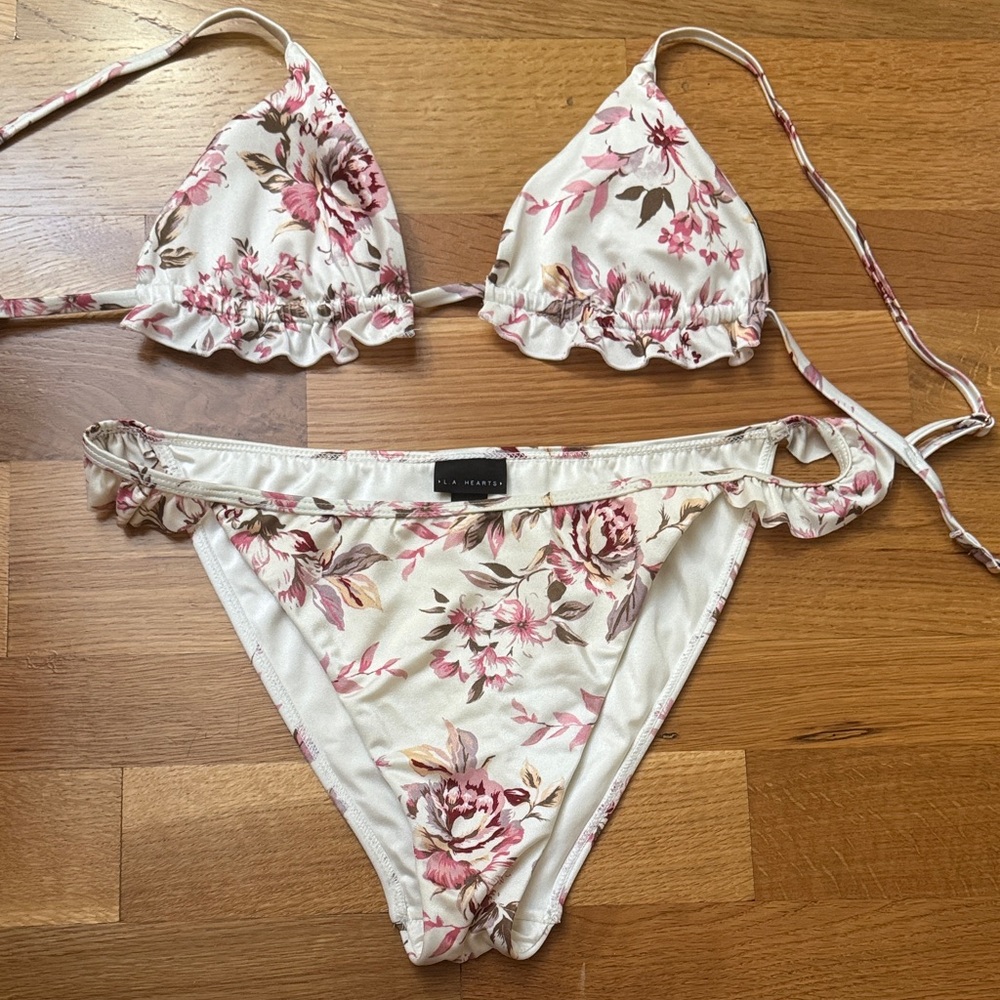 Floral Ruffle Bikini Set - Picture 2 of 7